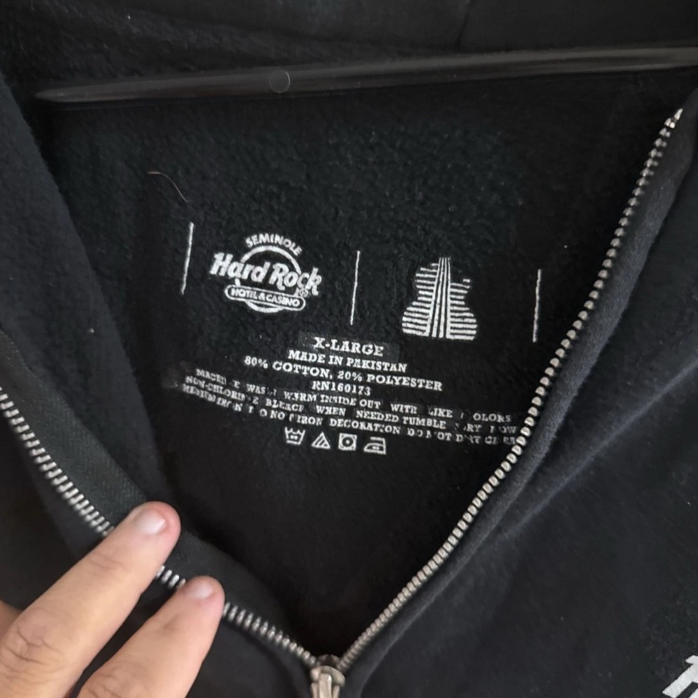 Hard Rock Hotel & Casino Sweater Mens Size XL Black White Guitar Graphic - Picture 3 of 3